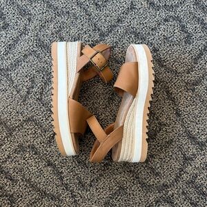 Toms Brown Wedges